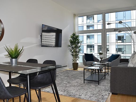 2nd image of 1415 2nd Avenue Newmark Tower #2506