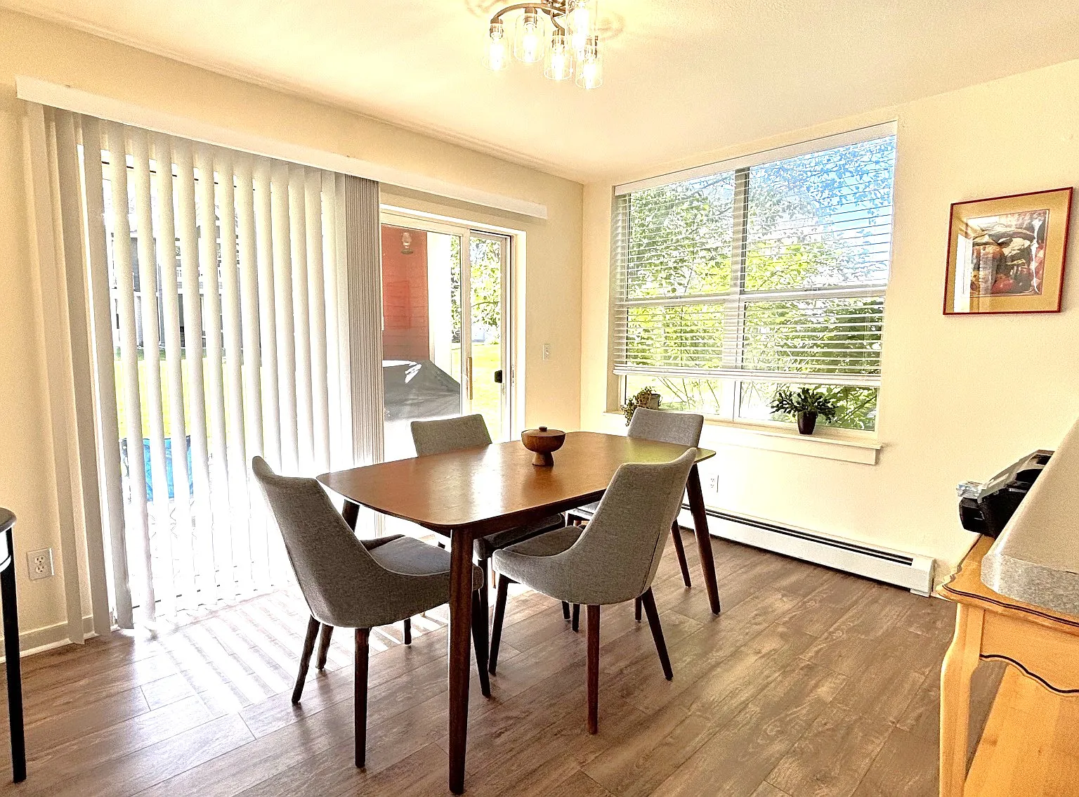 2 bed, 913 sqft, $3,000 — Photo 3