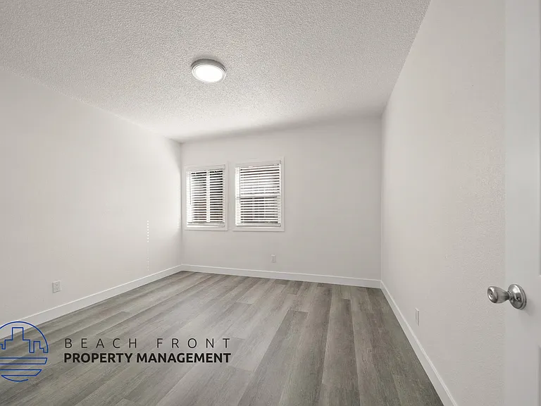 249-251 W Pomona Blvd — Photo 8