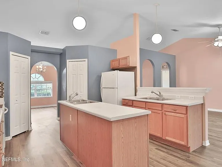 11 Wheatfield Dr — Photo 13