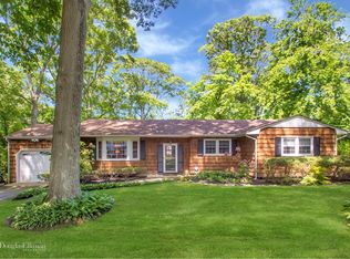 38 Spruce St, Smithtown, NY 11787