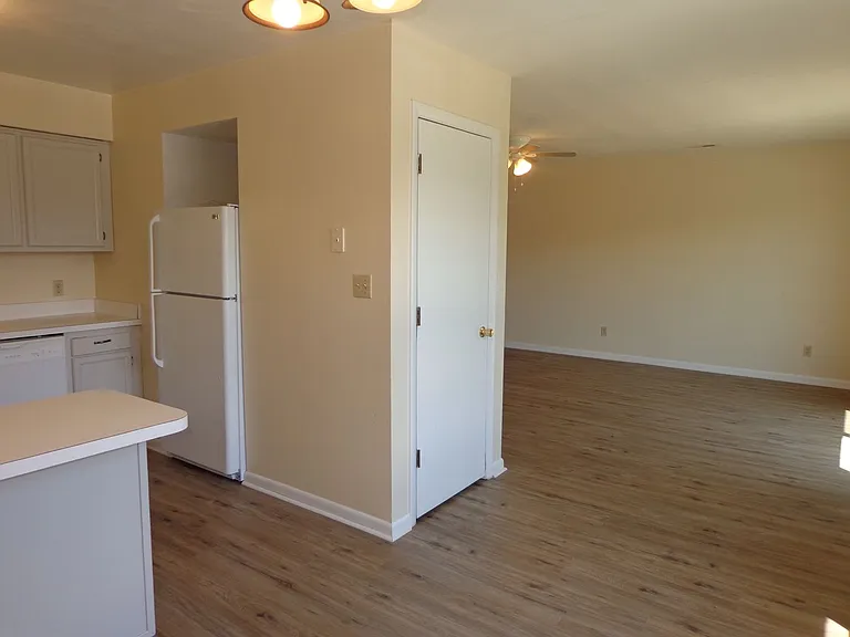 4628 Coronet Ave — Photo 8