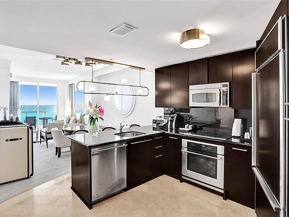 4th image of 4391 Collins Ave #1514