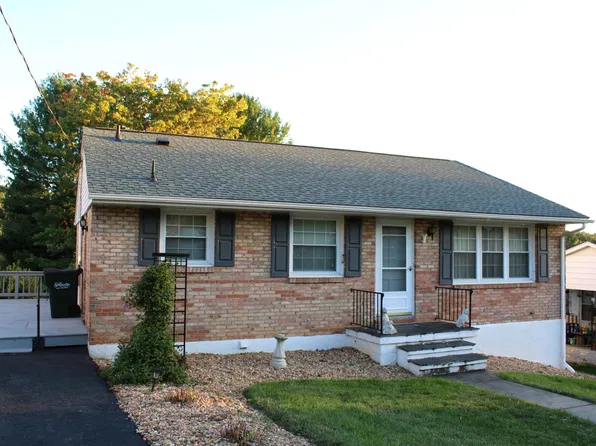 2208 Davis St, Staunton, VA 24401