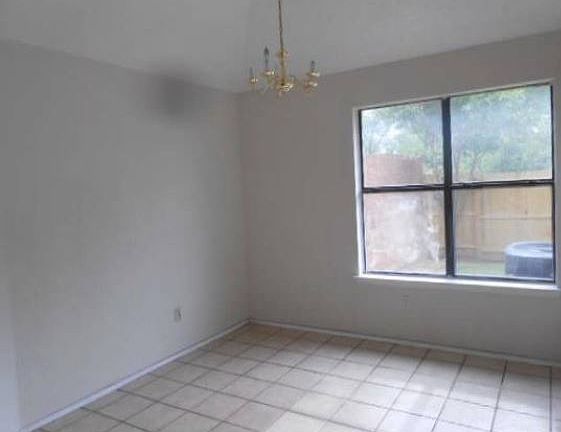 4th image of 10203 Hillhouse Ln