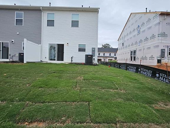 4th image of 161 Randwick Ln #1