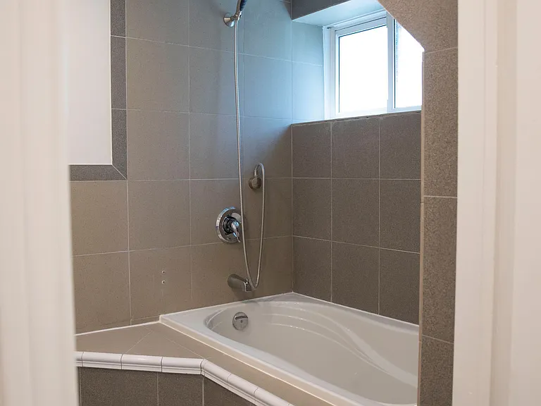 310 W 2nd St #2 — Photo 18