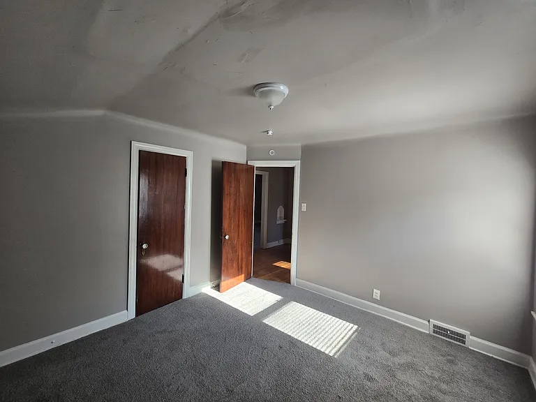 9657 E Outer Dr #1 — Photo 26