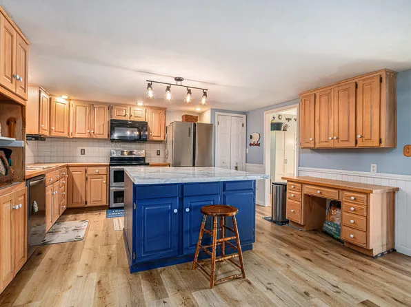 55945 Inn D Inn Dr, Dowagiac, MI 49047
