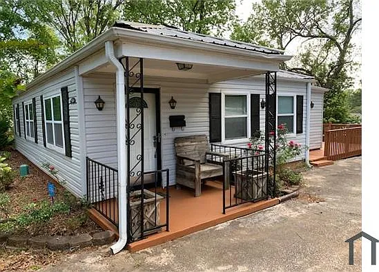 1660 Roberts St SW — Photo 13