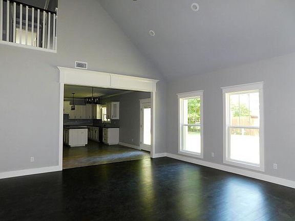 3rd image of 230 Promenade Cir