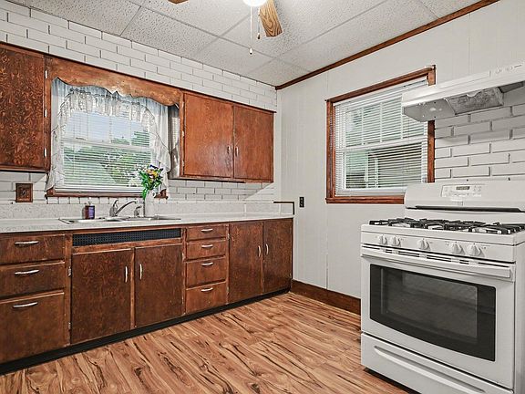 5th image of 1802 Caroline St