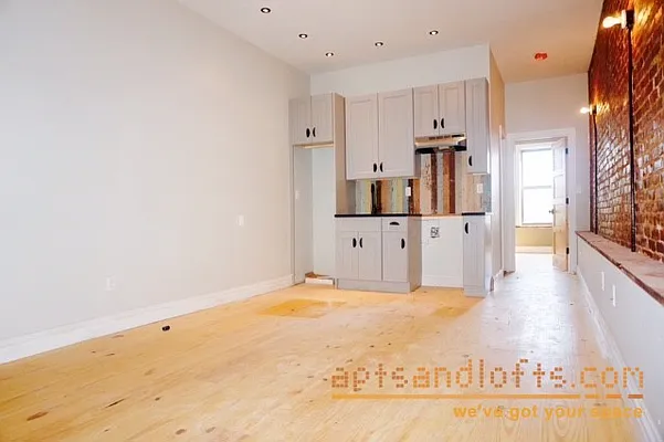 Rented by aptsandlofts.com | media 8