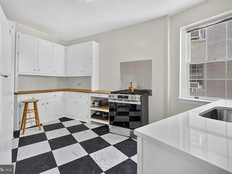 2737 Devonshire Pl NW #402 — Photo 5