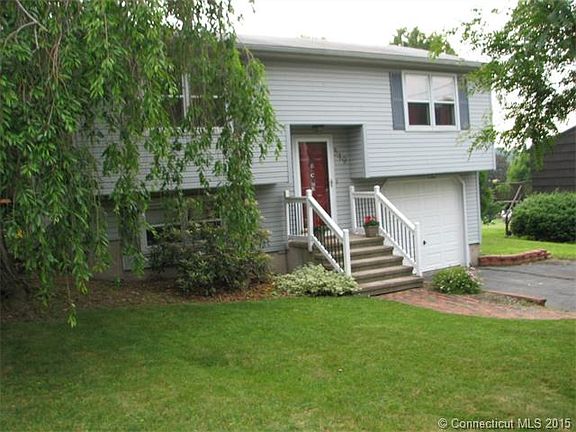 nice landscaping in front