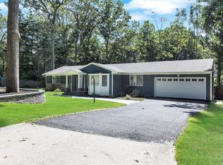 12 Laura Ln, East Setauket, NY 11733