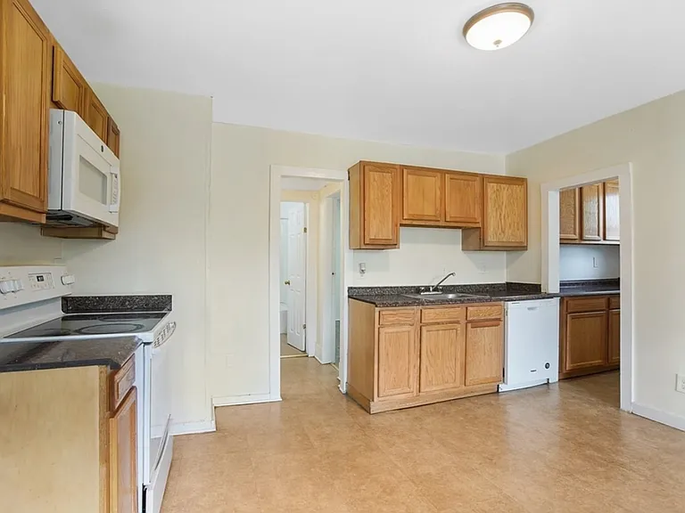 1614 Dwight St #2 — Photo 9