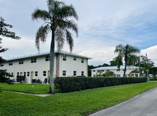 663 SW 35th St APT 5, Palm City, FL 34990