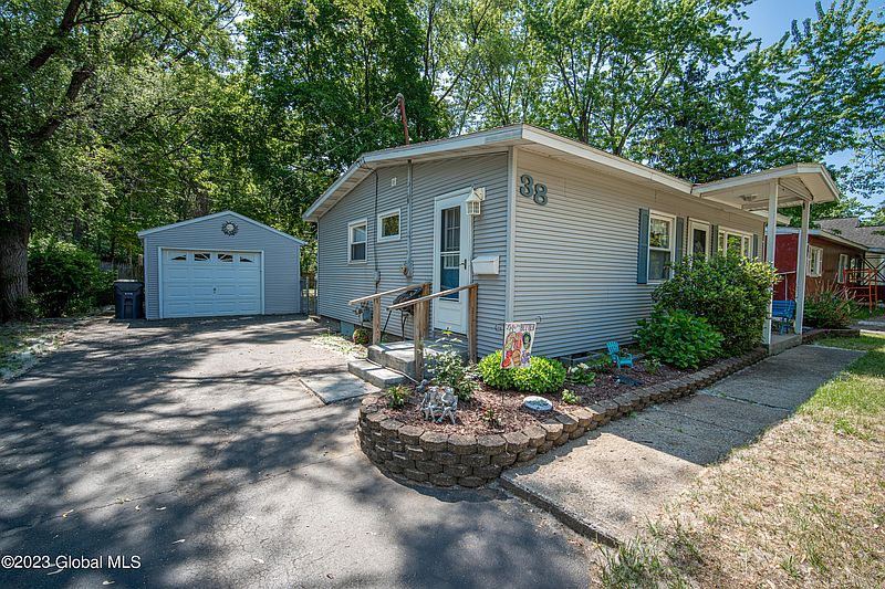 3rd image of 38 Sherwood Drive