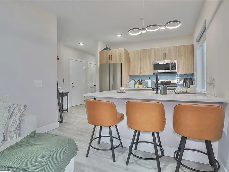 212 70th St #201 — Photo 9