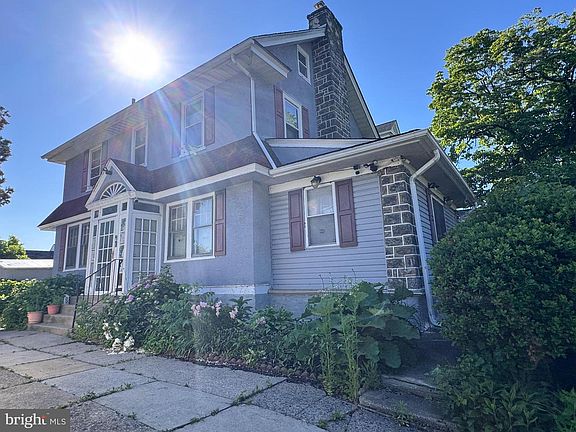 5th image of 327 Wayne Ave
