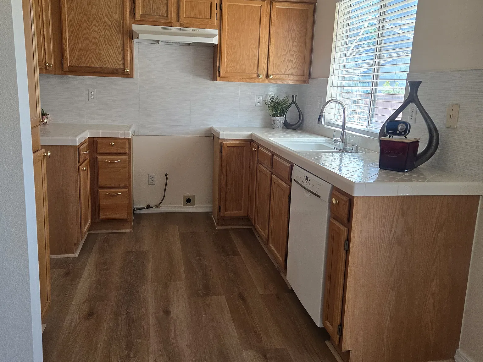 3 bed, 943 sqft, $2,000 — Photo 2