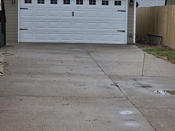 2nd image of 407 E 8th St