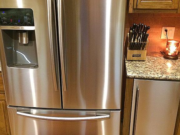 Built-in icemaker
