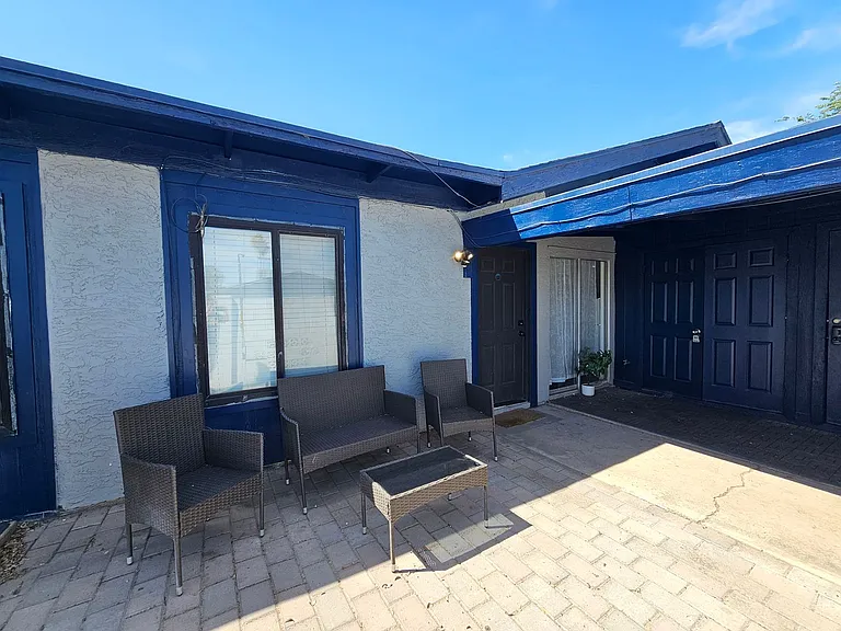 712 N Santa Barbara #1 — Photo 33