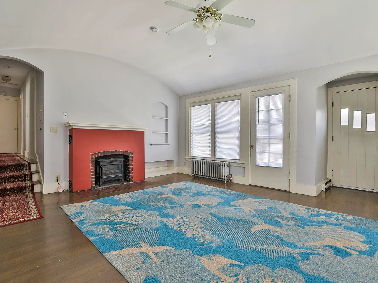 3 bed, 1.0 bath, 1090 sqft, $2,850 — Photo 4