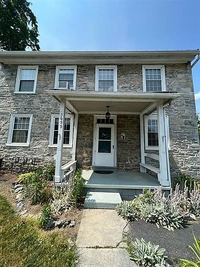 Lincoln Highway 5655, Apt C — Photo 1