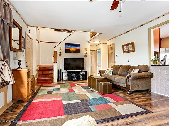 5th image of 715 Phoebe St