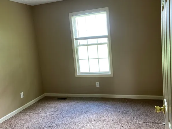 558 Osborne Ave, Pittsboro, IN 46167