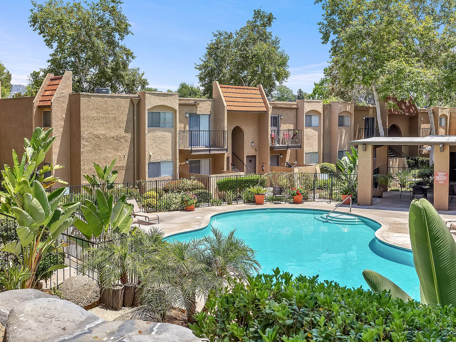 Woodlake — Photo 2