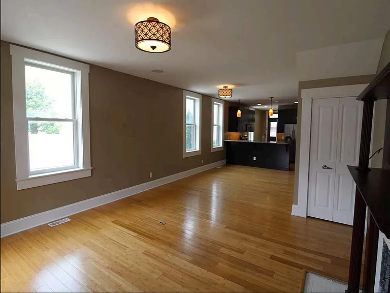 636 S Pearl St — Photo 4