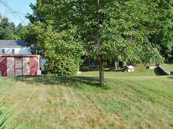 2nd image of 101 Sprucewood Dr