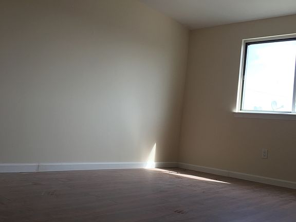 3rd image of 287 Hett Ave