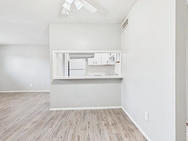 Tanglewood Apartments — Photo 20