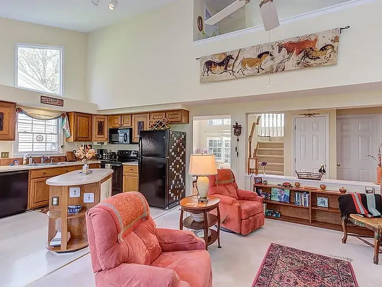 205 Windhover Dr — Photo 8