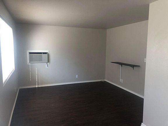 3rd image of 714 NW Sunburst Ct