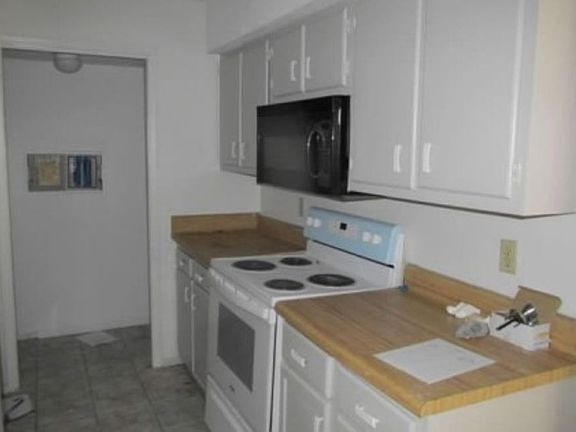 3rd image of 9080 Pettit Rd