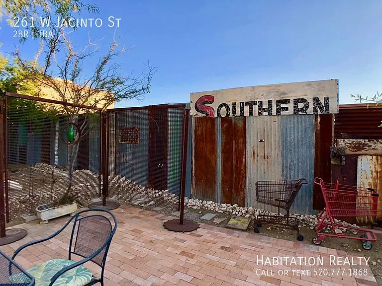 261 W Jacinto St — Photo 15