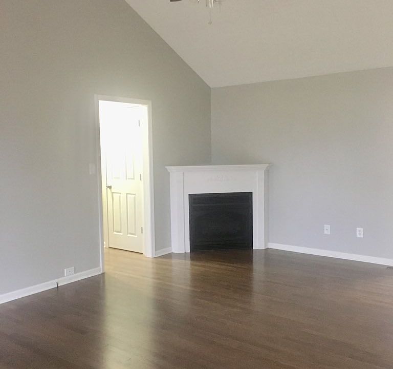Large living room!!!