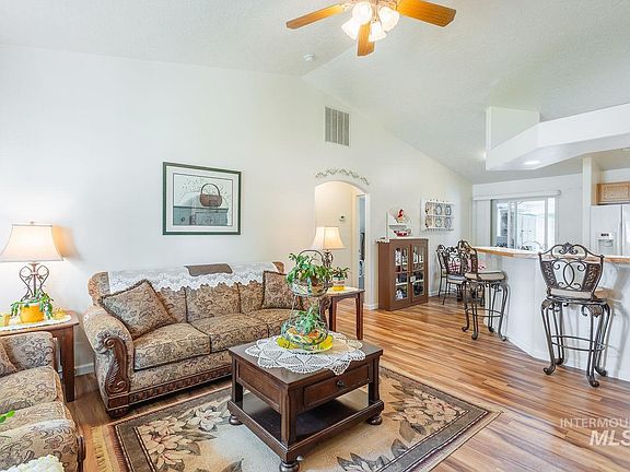4th image of 1507 S Willow Creek Way