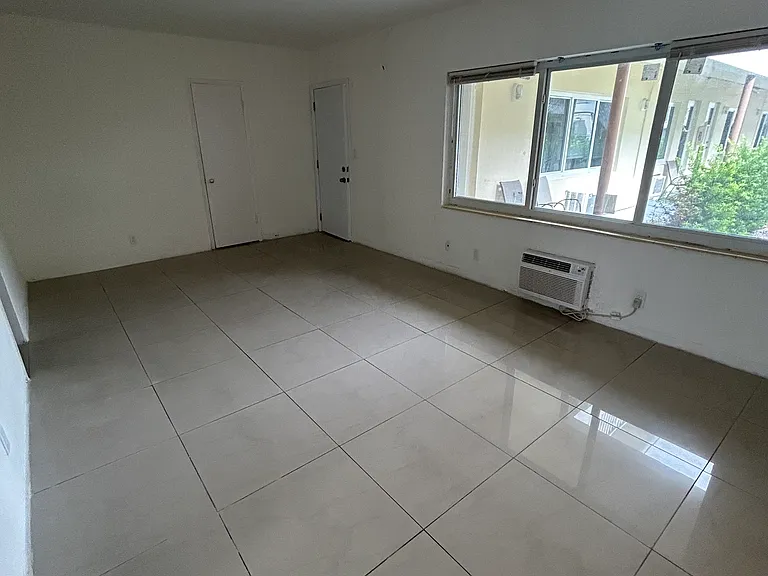 7904 Harding Ave #8A — Photo 2