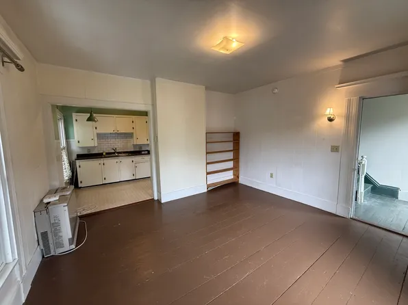 8-10 Laurel St #8A, Rockland, ME 04841