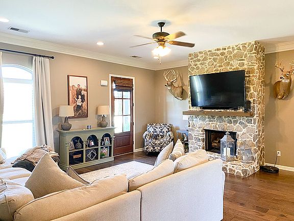 2nd image of 607 Campbell Dr