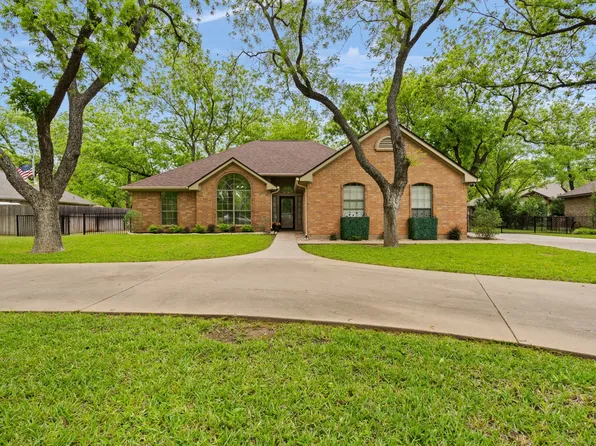 8913 Monticello Dr, Granbury, TX 76049