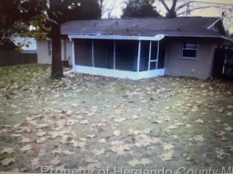 27167 Wakefield Dr — Photo 2