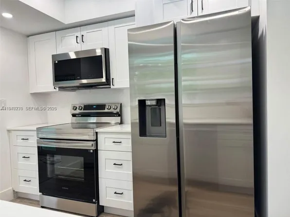 370 NW 43rd Ave, Plantation, FL 33317